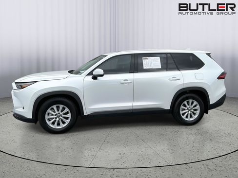 Used 2025 Toyota Grand Highlander FWD image 3