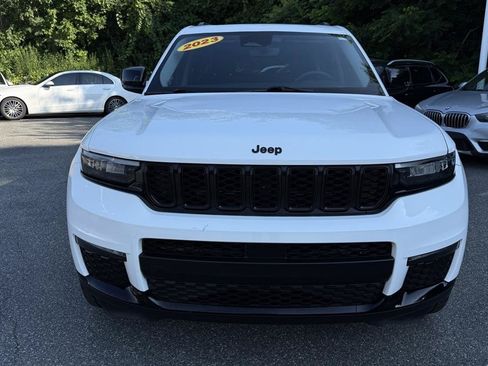 Used 2023 Jeep Grand Cherokee L Limited w/ Black Appearance Package AWD/4WD image 23