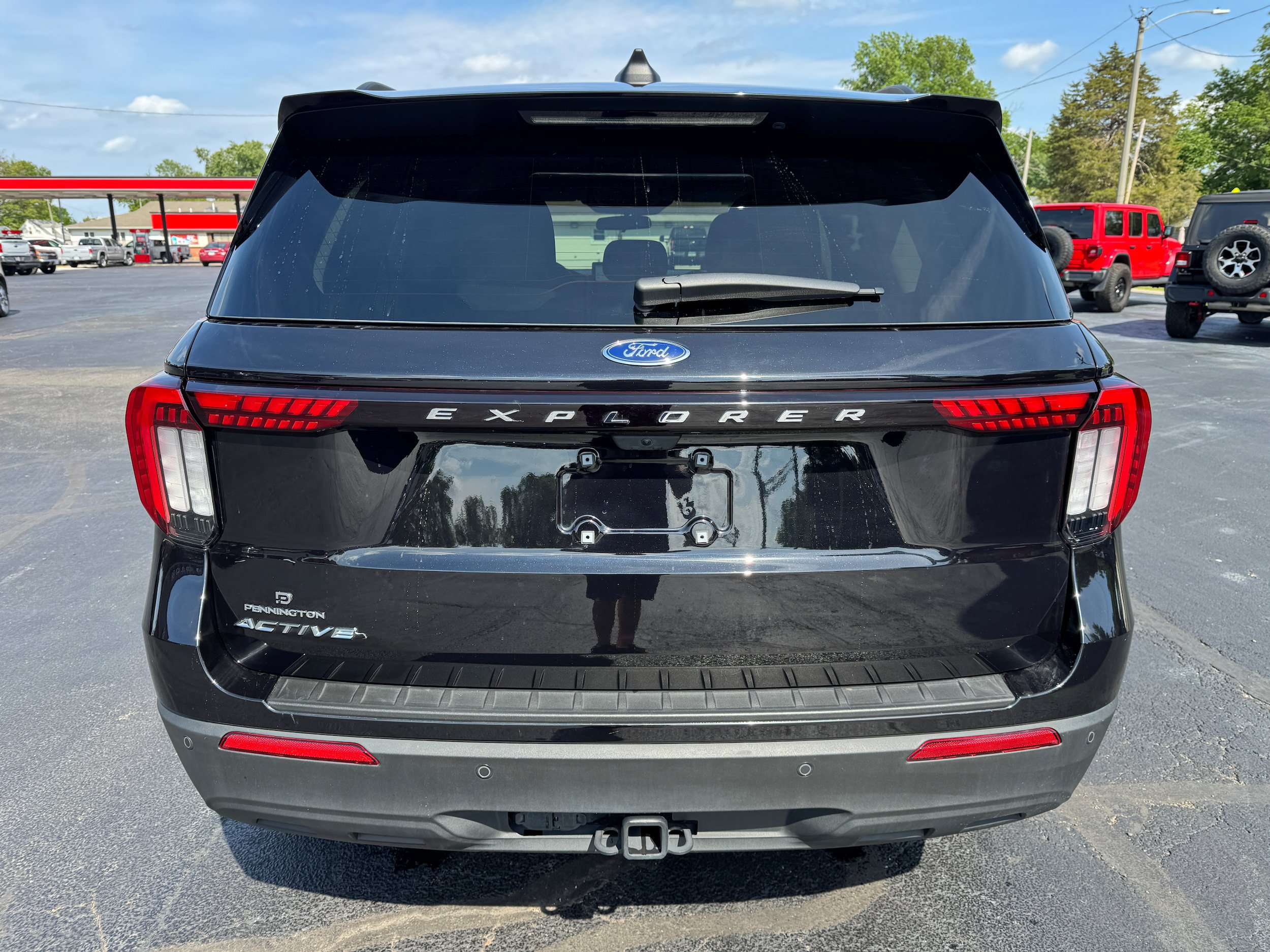 Used 2025 Ford Explorer Active RWD image 6