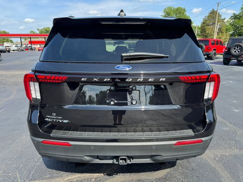 Used 2025 Ford Explorer Active RWD image 6