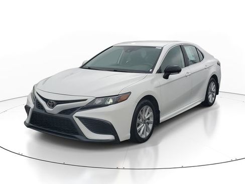 Used 2024 Toyota Camry SE FWD image 2