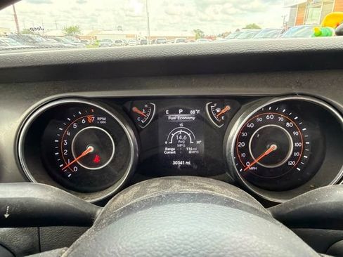 Used 2023 Jeep Gladiator Sport AWD/4WD image 10