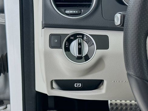 Used 2013 Mercedes-Benz C 250 Sedan image 11