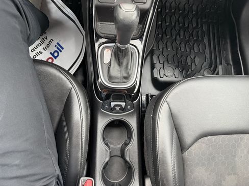 Used 2019 Jeep Compass Latitude FWD image 24