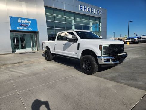 Used 2019 Ford F250 Lariat w/ Lariat Value Package image 3