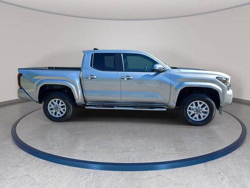 Certified 2024 Toyota Tacoma SR5 AWD/4WD image 4