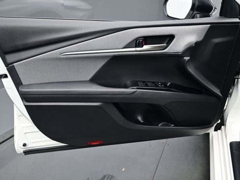 Used 2025 Toyota Camry LE w/ Convenience Package image 9