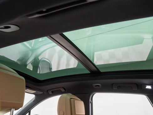 Certified 2023 Porsche Macan image 18