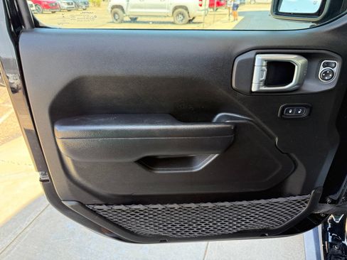 Used 2023 Jeep Gladiator Mojave w/ LED Lighting Group AWD/4WD image 14
