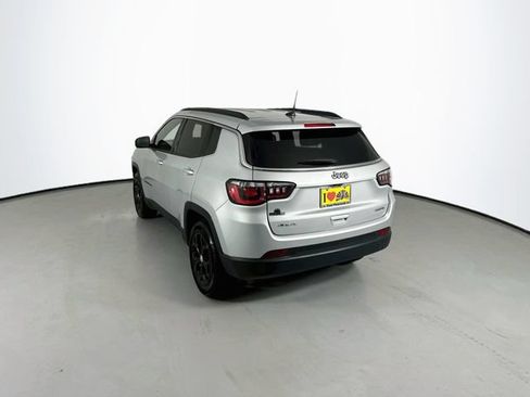 Used 2024 Jeep Compass Latitude AWD/4WD image 7
