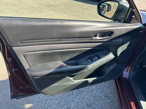 Used 2024 Nissan Altima 2.5 SV image 15