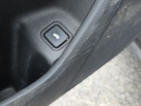 Used 2018 Honda Accord Sport image 12