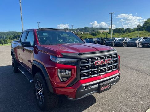 Used 2023 GMC Canyon AT4 w/ AT4 Premium Package AWD/4WD image 8