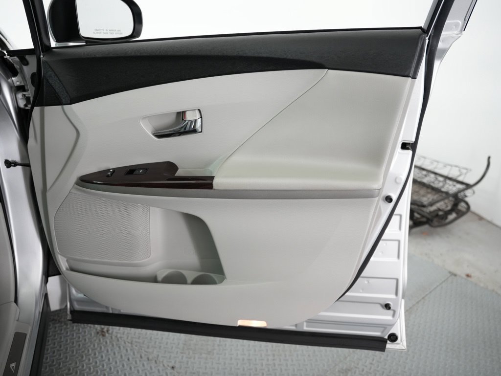 Used 2012 Toyota Venza LE FWD image 47
