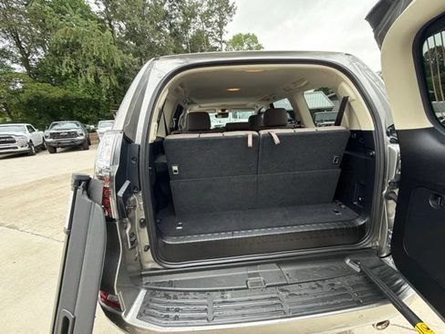 Used 2023 Lexus GX 460 Luxury w/ Accessory Package AWD/4WD image 88