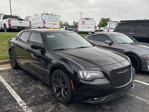 Used 2022 Chrysler 300 S w/ Comfort Group image 2