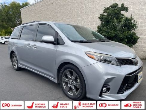Certified 2018 Toyota Sienna SE Premium FWD image 1