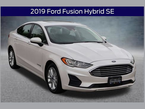 Used 2019 Ford Fusion SE FWD image 1