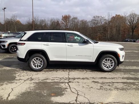 New 2025 Jeep Grand Cherokee Laredo image 8