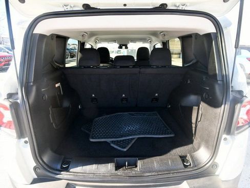 Used 2023 Jeep Renegade Latitude AWD/4WD image 7