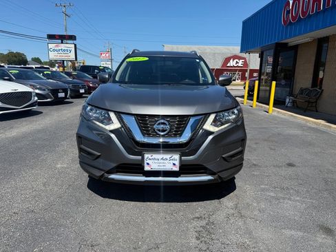 Used 2017 Nissan Rogue SV AWD/4WD image 6
