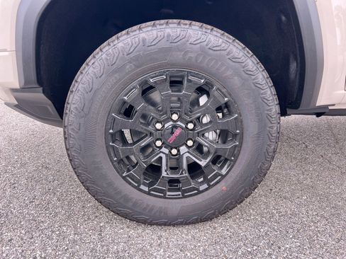 New 2026 GMC Canyon Elevation w/ Convenience Package image 11