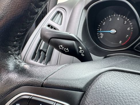 Used 2017 Ford Focus SEL w/ Cold Weather Package FWD image 33