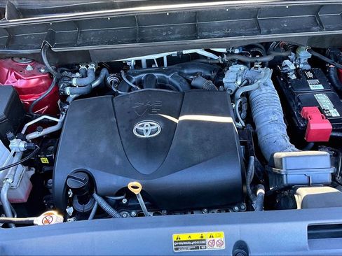 Used 2021 Toyota Highlander XLE image 30