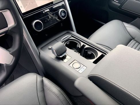 New 2026 Land Rover Discovery Limited Edition image 7