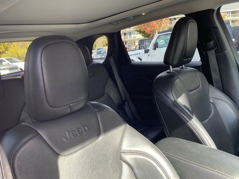 Used 2019 Jeep Cherokee Limited w/ Luxury Group image 31