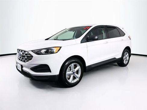 Used 2021 Ford Edge SE image 3