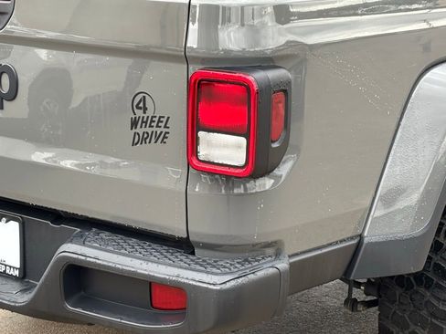 Used 2022 Jeep Gladiator Willys image 5