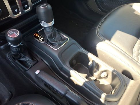 Used 2025 Jeep Wrangler Sport AWD/4WD image 20