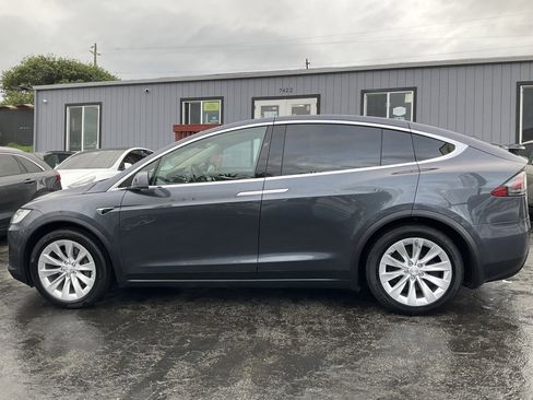Used 2017 Tesla Model X 75D image 5