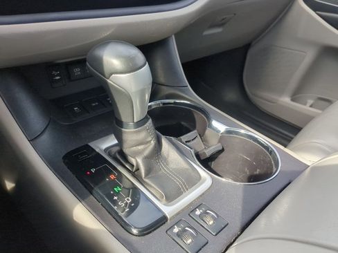 Used 2017 Toyota Highlander XLE w/ Carpet Mat Package image 9