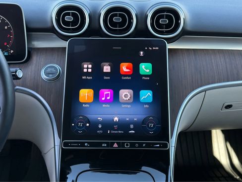 Used 2025 Mercedes-Benz C 300 4MATIC Sedan image 28