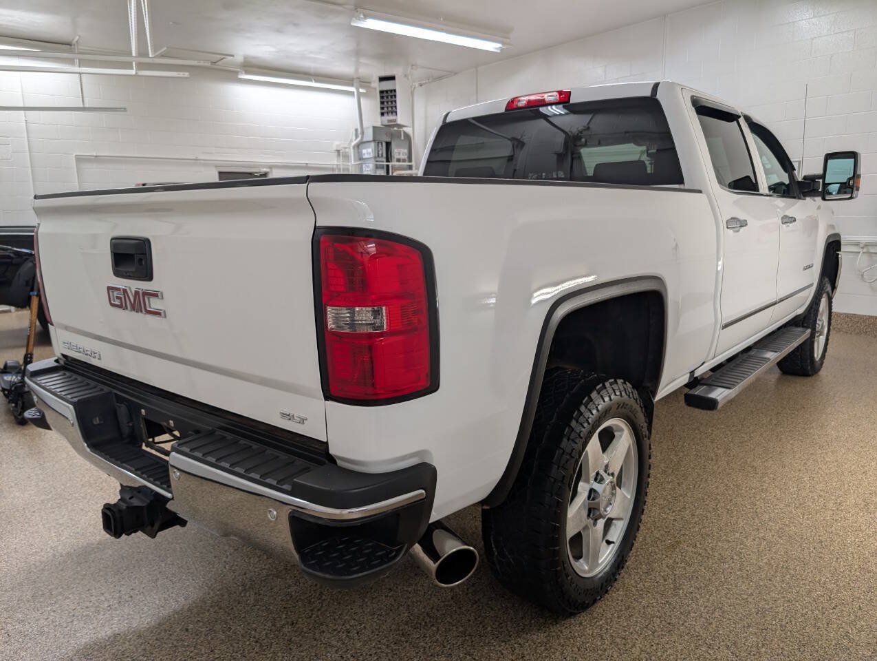 Used 2016 GMC Sierra 2500 SLT w/ Driver Alert Package AWD/4WD image 3