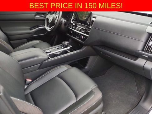 Used 2025 Nissan Pathfinder SL AWD/4WD image 25