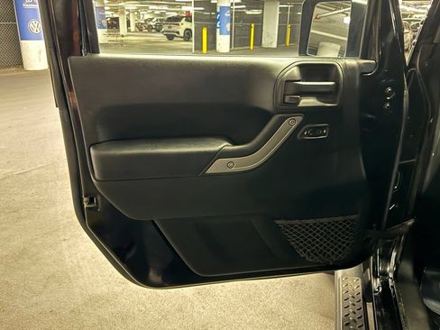 Used 2015 Jeep Wrangler Sport w/ Quick Order Package 24S AWD/4WD image 16