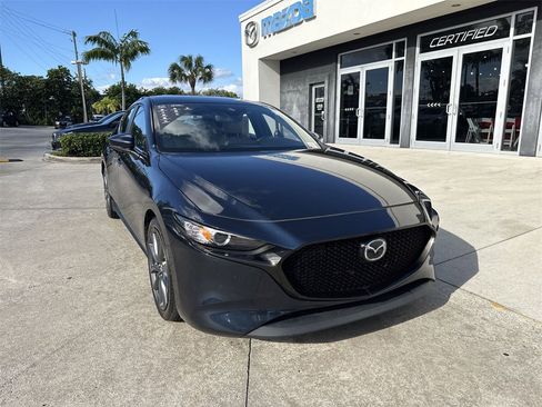 Used 2019 MAZDA MAZDA3 Hatchback w/ Preferred Package image 8