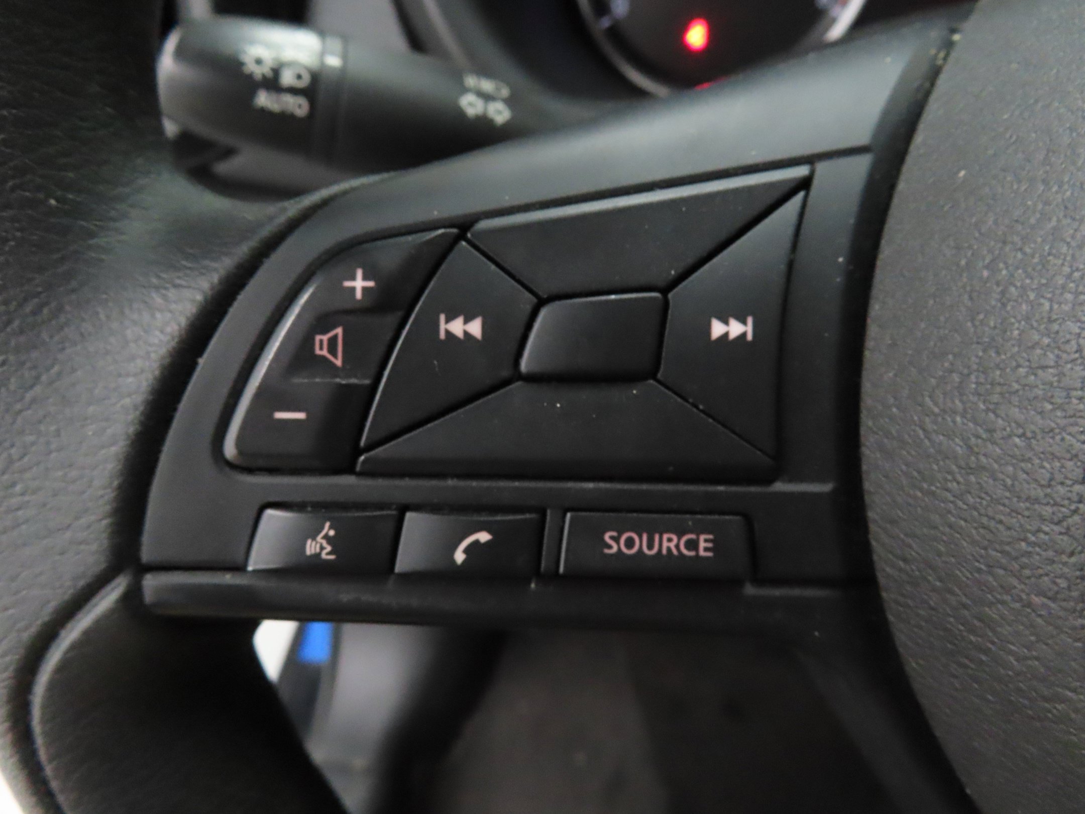 Used 2024 Nissan Kicks S FWD image 13