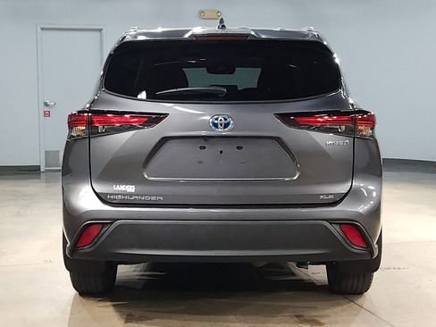 Certified 2024 Toyota Highlander XLE AWD/4WD image 6