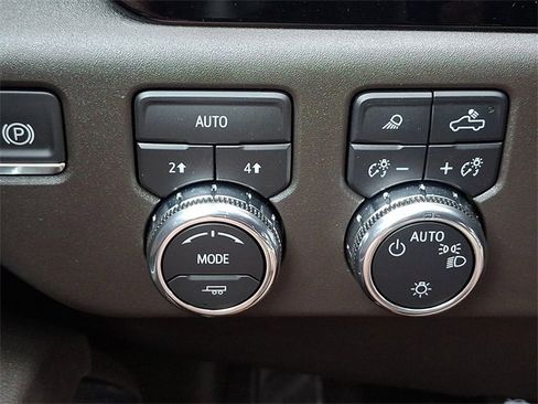 New 2026 GMC Sierra 1500 SLE w/ Preferred Package image 14