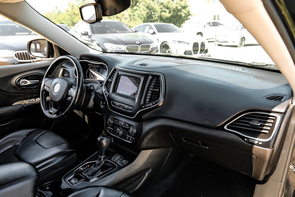 Used 2021 Jeep Cherokee Latitude Plus FWD image 10