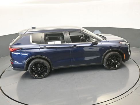 Used 2023 Mitsubishi Outlander SE image 60