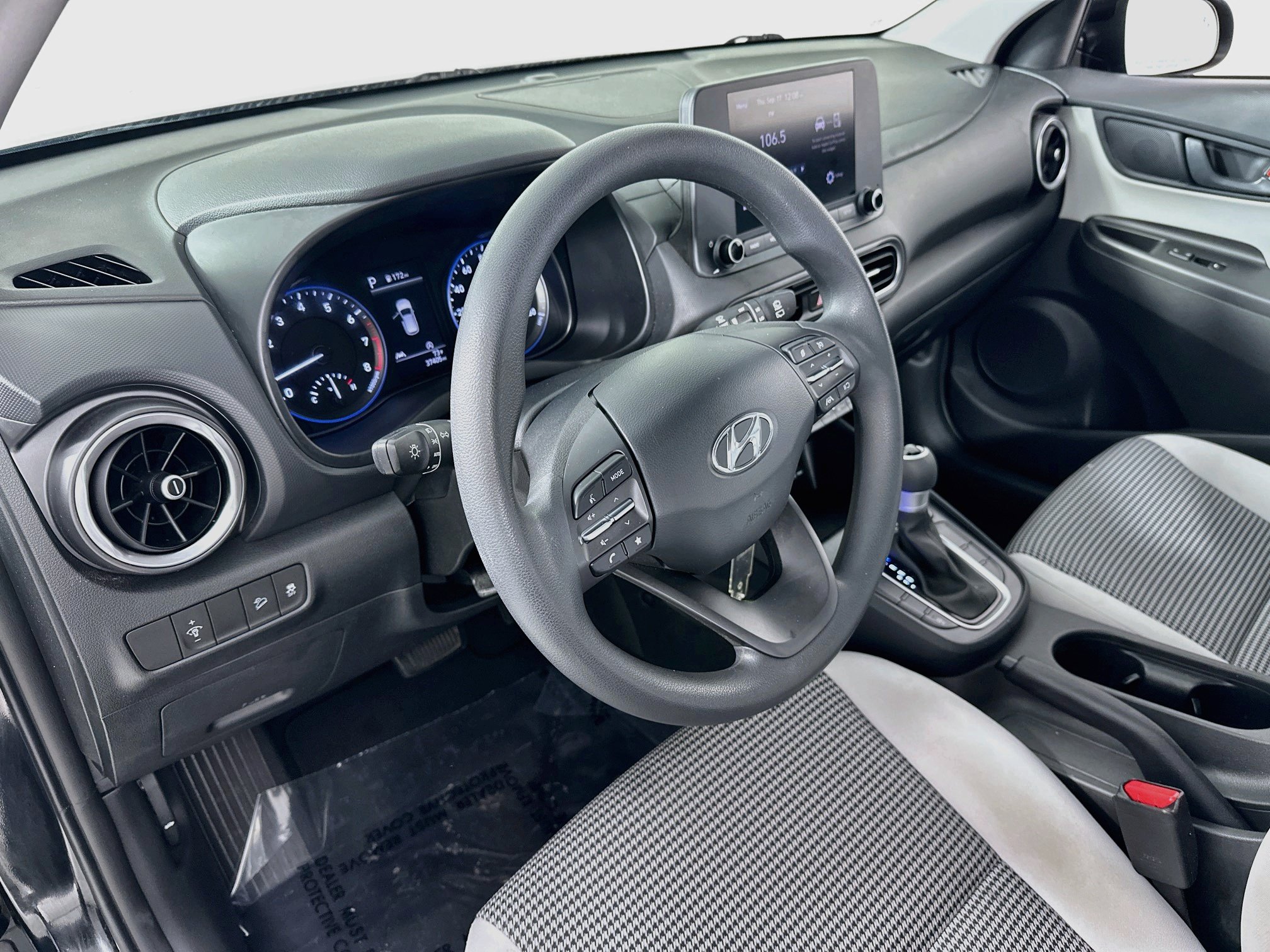 Used 2023 Hyundai Kona SE w/ Cargo Package AWD/4WD image 9