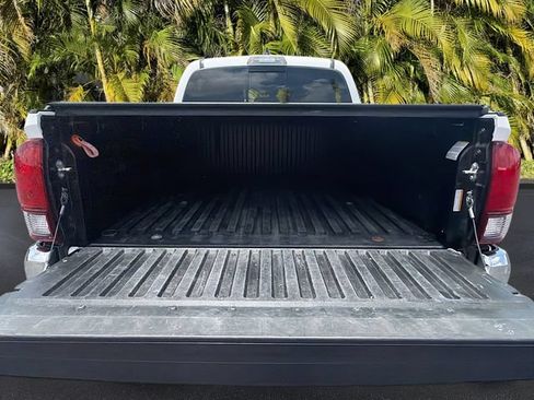 Used 2022 Toyota Tacoma SR5 RWD image 24