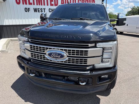 Used 2019 Ford F250 Platinum w/ Platinum Ultimate Package AWD/4WD image 2