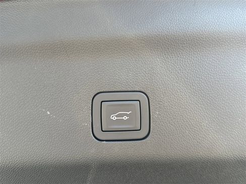 Certified 2024 GMC Yukon Denali Ultimate image 34