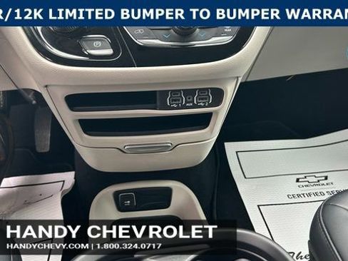 Used 2024 Chrysler Pacifica Touring-L image 32